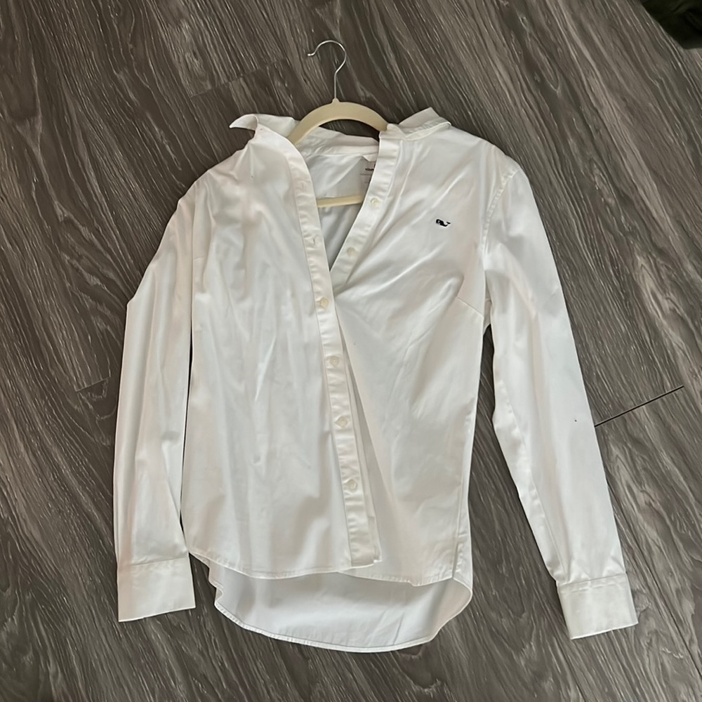 White vineyard vines button down